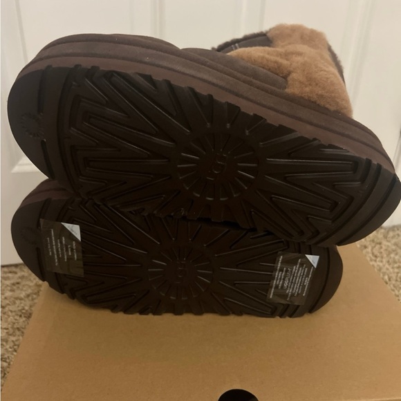 NEW Ugg mini platform boots - Picture 4 of 4